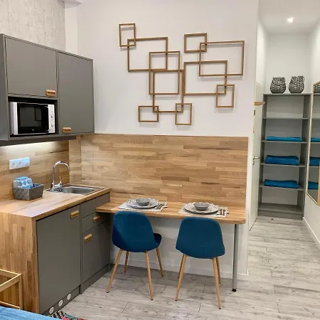 Calm And Comfy Stay With Ac Apartment *